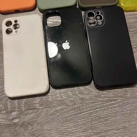 12 pack iphone 11 pro cases still in good condition - Picture 2 of 7